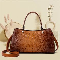 Trendsetter Alligator Pattern Bag is designed for the modern fashion icon. This bag, featuring a distinct alligator pattern, is perfect for those who want to make a statement. Alligator Pattern, Pattern Bag, Fashion Icon, Wristlet Wallet, Office Casual, Black Bag, Casual Everyday, Modern Fashion, 7 H