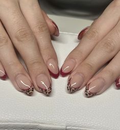 Oval Nails Minimalist, Cute Acrylic Nails Almond Shape Designs, Simple Nails For Autumn, Dark Colored Nail Designs, November Nails Maroon, Burgundy Nails With Cheetah Print, Leporad Nail Designs, Tortie French Nails, Red Nails And Cheetah Print