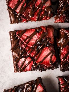 Chocolate Dipped Strawberry Brownies, Chocolate Covered Strawberries Brownies, Brownie With Strawberries, Strawberry Brownie Recipes, Brownies With Fruit, Strawberry Chocolate Brownies, Strawberry Brownies Recipe From Scratch, Chocolate Covered Strawberry Brownies, Strawberry Chocolate Cookies