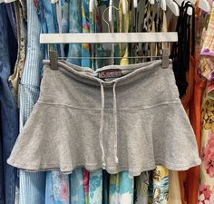 Sweats Skirt, Sweat Skirt Outfits, Thrifted Skirts, Fw 2024, Mini Clothes, Style Instagram, Cute Skirt, 2000s Fashion Outfits, Grunge Goth