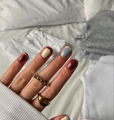 Real Nails Painted, Nails Two Colors, Two Tone Nail Designs, Boho Chic Nails, French Nails Colored, Nail Art Square, Reverse French Nails, Kutek Disney