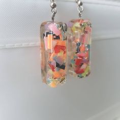 This is a beautiful pair of confetti earrings, made with resin. Very cute Shipping is registered I can combine shipping for multiple items Unique Resin Earrings For Parties, Multicolor Resin Earrings For Pierced Ears, Fun Resin Dangle Earrings, Fun Resin Drop Earrings, Artsy Resin Dangle Earrings, Artsy Resin Drop Earrings, Trendy Multicolor Resin Earrings, Multicolor Resin Earrings, Confetti Earrings