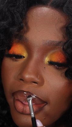 Maquillage Yeux Cut Crease, Mekap Mata, Orange Makeup, Brown Skin Makeup, Lip Makeup Tutorial, Smink Inspiration, Creative Makeup Looks