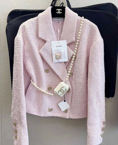 #pink #chanel Chanel Blazer, Chanel Tweed Jacket, Mode Chanel, Chanel Tweed, Chanel Jacket, Pink Chanel, Vintage Blazer, Vintage Chanel