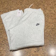 Nwt Nike Mid Rise Sweatpants Standard Fit 1x Heather Gray & Black Plus Size Nike Gray Cotton Joggers, Nike Gray Cotton Sweatpants, Casual Gray Nike Joggers, Nike Gray Pants For Loungewear, Nike Gray Loungewear Pants, Nike Casual Gray Bottoms, Nike Sweatpants Outfit, Pinterest Wishlist, Grey Nike Sweats