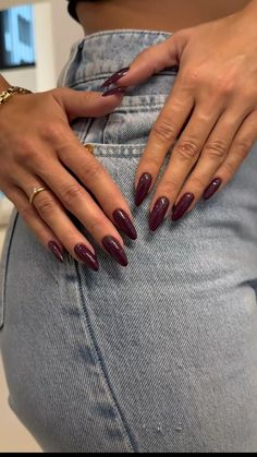 Almond redwine nail inspiration for winter and fall #red #wine #nail #instagram #inspiration #winter Fall Almond Nails, Wine Nails, Simple Fall Nails, Maroon Nails, Milky Nails, Almond Acrylic Nails, Brown Nails, Elegant Nails, Fire Nails