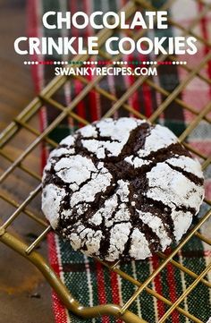 chocolate crinkle cookies on a cooling rack with text overlay that reads, chocolate crinkle cookies