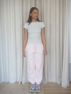 Staple Sweatpants Baby Pink - Baby pink Pink Sweatpants Outfit Winter, Pink Sweats Outfit, Pink Sweatpants Outfit, Sweatpants Outfits Winter, Sport Fits, Sweats Outfit, Pink Sweat, Djerf Avenue, Baby Rosa