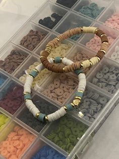 Homemade Braclet Inspiration, Clay Bead Aesthetic Ideas, Flat Bead Bracelet Color Combos, Earthy Clay Bead Bracelet, How To Attach A Clasp To A Clay Bead Bracelet, Everyday Clay Bead Bracelet Ideas, Clay Beeds Idea, Bracket Inspo Clay Beads, Clay Bead Bracelet Ideas Boyfriend