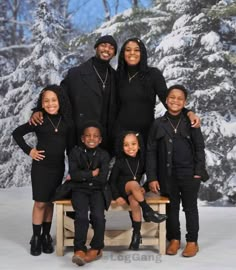 Family Winter Photoshoot Outfits Black, All Black Family Christmas Pictures, Black Christmas Family Photoshoot, Black Family Of 6 Photoshoot, Red And Gold Christmas Family Photos, Black Families Photoshoot, Family Photos In Black Outfits, Fall Black Family Pictures Outfits