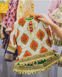 Hetal ponda selection Frocks Neck Designs, Pakistani Kids Dresses, Girls Frocks, Girls Clothes Patterns, Kids Blouse Designs, Girls Dresses Sewing, Crochet Kids