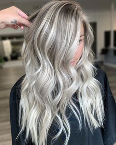 Blonde Hair Trends, Ice Blonde Hair, Grey Blonde Hair, Tan Skin Blonde Hair, Ash Blonde Hair Colour, Icy Blonde Hair, Tone Skin