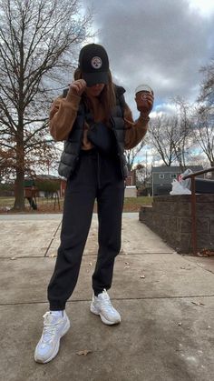 Sweat Pants And Vest Outfit, Fleece Vest Street Style, Hit The Slopes Jacket Outfit, Cold Weather Jogger Outfit, Comfy Class Outfit Fall, Cold Baseball Game Outfit Casual, Winter Altheisure Outfits, Athletic Style Aesthetic, Call 2022 Outfits