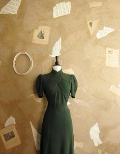 Interesting Necklines, 1930's Dress, Vintage Fashion 1930s, 1930s Dress, 30s Fashion, 1930s Fashion, Leaf Green