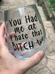 Couples Wine Glasses Funny, Best Friend Funny Gifts, Sassy Wine Glass Sayings, Bff Wine Glasses, Wine Glasses For Friends, Cricut Projects Wine Glasses, Wine Glass Sayings Friends, Funny Wine Tumblers, Bestie Wine Glasses