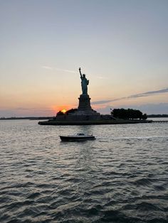 New York Hudson River, Hudson River New York, Vacation New York, River Party, Boat On Water, Party In New York, Party Boat, Water Sunset