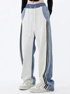 Denim and white pants - Wapas Activewear Trends, Beige Pants, Romper And Jacket, Causual Outfits, Wide Pants, White Pants, Upcycle Clothes, Sport Pants, Dress With Boots