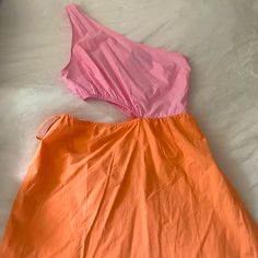 A Pink And Orange Petal & Pup Summer Dress. It’s One Shoulder And Has A Very Cute Cut On The Right Side. Size 4. Brand New !! Non Smoking Home :) White Vintage Dress, One Shoulder Midi Dress, Cute Cuts, Pleated Midi Dress, Satin Maxi Dress, Mini Wrap Dress, White Wedding Dresses, Lace White Dress, Trending Dresses