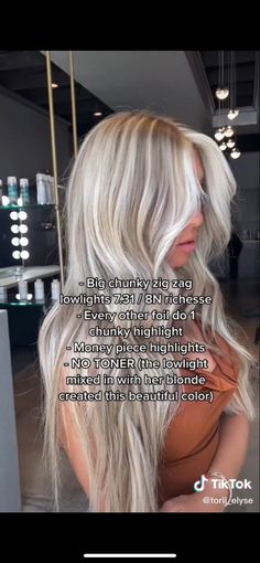 Bright Blonde Chunky Highlights, Icy Fall Blonde, Platinum Fall Hair Color, Platinum Blonde Hair Dimension, Sultry Blonde Hair, Hair Color Fall 2023 Blonde, Platinum Blonde Hair 2023, New Blonde Trends 2023, Heavy Blonde Highlights With Money Piece