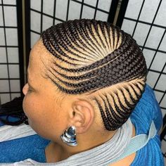 Lemonade Braids est une coiffure unique pour les jolies femmes. Aujourd'hui, nous avons donc créé une collection aléatoire des styles de tresses Lemonade les plus tendances. Prenez votre temps et partez… Lemonade Braids Hairstyles, Small Box Braids, Black Hair Updo Hairstyles, Lemonade Braids, Natural Hair Stylists, Feed In Braids Hairstyles, Braids Styles, Feed In Braid, 4 Images