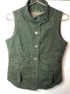 BB Dakota Vest Jacket Olive Army Green Button Up Sleeveless Size Medium Bust 16” waist 16” total length 23” Great Condition Track Page Views With Auctiva's FREE Counter Shipping I ship only to the 48 contiguous states. I ship within 24 hours from when the item is paid for. If a auction ends on a Friday or a weekend, I usually can't get an item shipped until Monday. I will consider shipping to Alaska or Hawaii if the item is under 3 pounds on a case-by-case basis. About Us I buy used items from e Military Style Sleeveless Cotton Vest, Casual Button-up Vest Outerwear, Military Style Cotton Vest Outerwear, Button-up Cotton Vest For Fall, Cotton Button-up Vest With Buttons, Military Style Sleeveless Vest For Spring, Casual Cotton Vest With Snap Buttons, Casual Sleeveless Vest With Snap Buttons, Vintage Cotton Vest With Button Closure