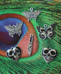 3cm  assorted designs Skull Knife, Skull Moth, Butterfly Skull, Diy Bracelet, Halloween Decoration, Bracelet Necklace, Diy Bracelets, Moth, Necklaces Bracelets