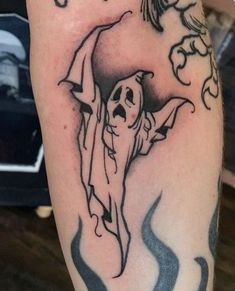 Ghost Tattoo Spooky Themed Tattoos, Fall Tattoos, Tattoo Line, Tattoo Culture, Ghost Tattoo, Spooky Tattoos, Halloween Tattoo, Horror Tattoo