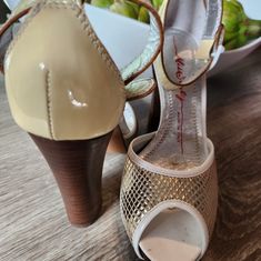 Cream Sides Brown Back Retro Beige Heels For Summer, Retro Beige Summer Heels, Cream Retro Heels For Summer, Retro Cream Heels For Summer, Retro Beige Heels For Party, Vintage Cream Heels For Summer, Red Kitten Heels, Italian Heels, Clogs Heels