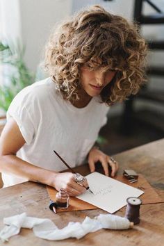 Undone Hairstyles, Curly Hair Pictures, Party Hairstyle, Curly Bangs, Hairstyle Inspo, Modern Party, Curly Girl Hairstyles, Curly Hair With Bangs, Textured Waves