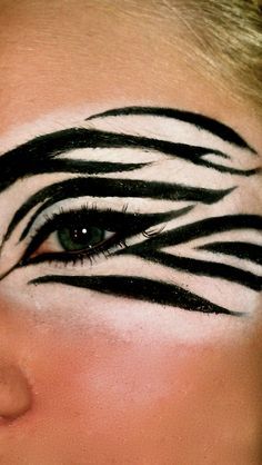 Nem Halloween Makeup, Zebra Eye, Carnaval Make-up, Makeup Zombie, Animal Makeup, Eye Designs, Halloween Makeup Diy