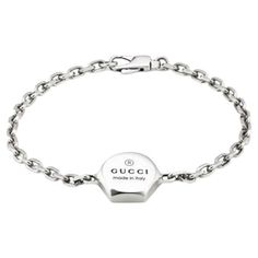 Crafted from 925 sterling silver, the Gucci trademark embossing defines this bracelet, a jewelry piece reflecting the House's narrative. The intricate chain further enhances the accessory. 925 sterling silver Gucci Trademark engraving Clasp closure Charm: 0.55" Made in Italy Silver Link Bracelet, Mario Testino, Grace Kelly, Cute Jewelry, Tom Ford, Arm Band, Link Bracelets, Jewelry Pieces, Jewelry Bracelets