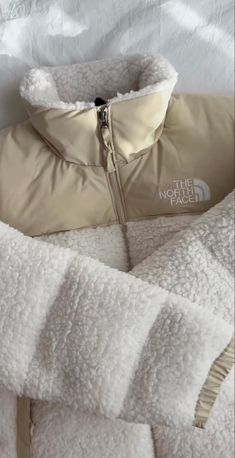 Doudoune The North Face, Baymax, Fall Fits, Winter Fashion Outfits, North Face Jacket, Fall Winter Outfits, Outfits Casuales