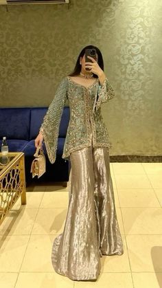 Desi Dress, Trendy Outfits Indian, Desi Fits, Traditional Indian Dress, Desi Outfits, Salwar Kamiz, Pakistani Fancy Dresses, Dresses Traditional, Beautiful Pakistani Dresses