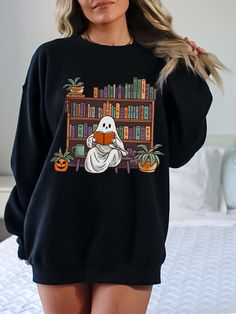 Embrace your love for the occult with this witchy sweatshirt, a perfect bookish gift for the horror aficionado or cottagecore enthusiast in your life. This cozy reading sweater merges witchy clothing with academia vibes, ideal for the book lover who adores a touch of mystique. 𝐃𝐄𝐓𝐀𝐈𝐋𝐒 👕 Unisex sweatshirt 🧵 50% cotton, 50% polyester 🏷️ Gildan brand 🌱 Light/medium weight 💫 Extremely soft 🍂 Perfect for layering 𝐏𝐄𝐑𝐒𝐎𝐍𝐀𝐋𝐈𝐙𝐀𝐓𝐈𝐎𝐍 𝐎𝐏𝐓𝐈𝐎𝐍𝐒  (𝐎𝐩𝐭𝐢𝐨𝐧𝐚𝐥. 𝐒𝐤𝐢𝐩 Spooky Library, Cottagecore Pumpkin, Librarian Appreciation, Library Shirt, Ghost Sweater, Aunt Birthday, Witch Sweatshirt, College Sweatshirt, Pink Sweatshirt