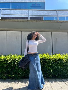 streetwear ▪︎ women style ▪︎ fashion women ▪︎ ootd Cute Modest Outfits, Denim Skirt Outfits, Maxi Skirt Outfits, Patchwork Denim, Denim Maxi, Denim Maxi Skirt, Modest Fashion Outfits, Skirt Outfit, Cute Simple Outfits