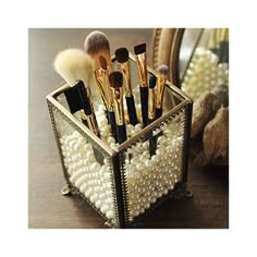 Make Up Storage, Beauty Organization, Organizing Hacks, Organisation Hacks, Makeup Brush Holder, Makeup Rooms, Makeup Tricks, Vintage Makeup