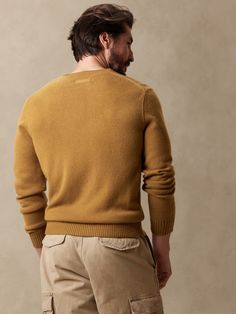 Timeless and luxurious, this beautiful v-neck sweater is made from our incredible, 100% cashmere for exceptional softness and warmth, destined to delight for seasons to come.  V-neck.  Straight hem.  Standard fit.  Long sleeves.  Hip length.  Body le Classic Cashmere V-neck Sweater For Fall, Classic V-neck Fall Sweater, Merino Wool V-neck Sweater For Layering, Brown Cashmere V-neck Sweater, Classic V-neck Sweater With Ribbed Cuffs, Classic Cashmere V-neck Sweater In Soft Knit, V-neck Merino Wool Sweater, Casual Cashmere V-neck Sweater For Winter, Merino Wool Fine Knit V-neck Sweater