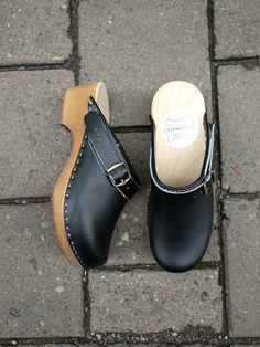 MADE FROM LEATHER AND ALDER WOOD Clogs for Women BONDA Low heals ergonomic wooden sole and soft leather. made to order. Available in sizes 36-41. For other sizes please contact me EUR 35 l UK 2.5 l AUS 4.5 l USA 5 l up to 22.3cm l 8.78 inches EUR 36 l UK 3.5 l AUS 5.5 l USA 6 l up to 23cm l 9.02 inches EUR 37 l UK 4 l AUS 6 l USA 6.5 l up to 23.7cm l 9.33 inches EUR 38 l UK 5 l AUS 7 l USA 7.5 l up to 24.5cm l 9.65 inches EUR 39 l UK 6 l AUS 8 l USA 8.5 l up to 25.3cm l 9.96 inches EUR 40 l UK 7 Classic Black Mules With Buckle Closure, Black Mules With Removable Insole And Round Toe, Classic Black Closed Toe Mules, Black Leather Clogs With Rubber Sole, Black Mules With Rubber Sole And Round Toe, Black Leather Footbed Clogs With Round Toe, Black Closed Toe Mules With Leather Footbed, Black Closed Toe Clogs With Removable Insole, Classic Slip-on Clogs With Buckle