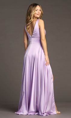 V-neck a-line formal dress with empire waist. Circle Skirt Outfits, Long A Line Skirt, Long Formal Dresses, Dresses For Prom, A Line Prom Dress, Long Formal Dress, Prom Ideas, Prom Designs, Designer Prom Dresses