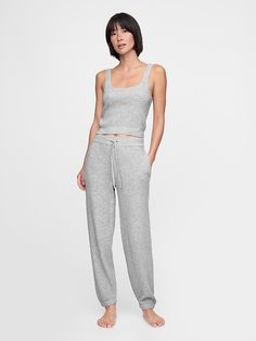 Fall Cashmere Sweatpants For Loungewear, Relaxed Fit Cashmere Pants For Loungewear, Gap Lounge Pants With Ribbed Waistband, Gap Athleisure Loungewear Pants, Gap Athleisure Pants For Loungewear, Gap Sporty Sweatpants For Loungewear, Sporty Gap Sweatpants For Loungewear, Plush Yarn, Cropped Pants Women