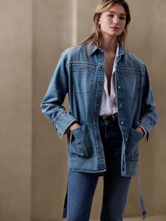 Arizona Denim Shirt Jacket | Banana Republic Denim Shirt Outfit Women, Kelly Outfit, Denim Jacket Outfit Women, Grey Denim Shirt, Denim Shirt Outfit, Sara Blakely, Denim Party, Denim Shirt Jacket, Jacket Outfit Women