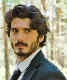 Yon Gonzalez, Male Haircuts Curly, Middle Part Hairstyles, Pompadour Hairstyle, Men Haircut Styles, Hair Guide, Corte De Cabelo Masculino