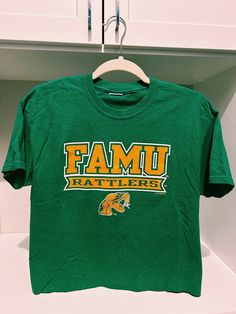 Florida A & M University crop top. It best fits a women's size medium and a size small for an oversized look. It is in great condition & is so cute on! Casual Cotton Crop Top For College, Casual Cotton Crop Top, Casual Green Crop Top With Graphic Print, Casual Green Crop Top With Letter Print, Casual Green Letter Print Crop Top, Summer Cotton Crop Top For College, Cotton Crop Top For Summer College Days, Cotton Crop Top For College In Summer, Cotton Crew Neck Crop Top For College