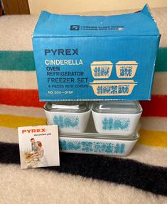 the pyrrex cinderella defrigerator freezer set is in its original box