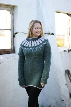 Traditional cardigan with buttons or zipper made of 100% Icelandic wool. It is made from Plötulopi, one of the softest type of the Icelandic wool, and is very comfortable to wear. Every sweater is made after customers wishes and for the perfect fit, please send your measurements when you order. It is possible to ask for any size, and the pattern can also be adapted for kids. You can choose from a lot of colors ,the length of the sweater is after your wishes , and it' also possible to choose betw Nordic Style Long Sleeve Merino Wool Sweater, Big Comfy Sweaters, Cardigan With Buttons, Icelandic Sweaters, Pullover Mode, Women Sweaters Winter, Pullover Outfit, Friends Fashion, Chunky Sweater