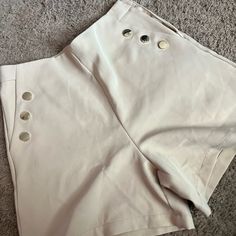 Super Cute And Stretchy High Waisted Shorts! Elegant Short Pants For Day Out, Chic Pants With Built-in Shorts For Day Out, Elegant Beige Short Pants, Beige Short Pants For Day Out, Chic Short Beach Pants, Trouser Shorts, Shorts High Waisted, Polka Dot Shorts, Woman Weaving