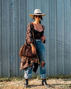 Hippie Western Outfits, Boho Rocker Chic Style, Chic Western Outfits, Western Concert Outfit, Western Glam Outfit, Cowboy Outfits For Women, Boho Rocker Chic, Vestido Charro, Nfr Fashion