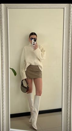 Outfit For Short Women, Autumn Ootd, White Boots Outfit, Winter Boots Outfits, Stylish Winter Outfits, Classy Work Outfits