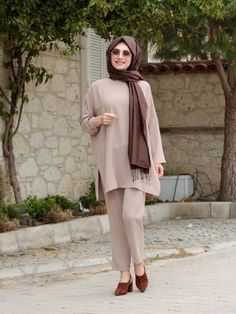 Smart Casual Dress, Womens Trendy Dresses, Pakistani Fashion Casual, Pakistani Dresses Casual, Muslim Women Fashion, Stylish Summer Outfits