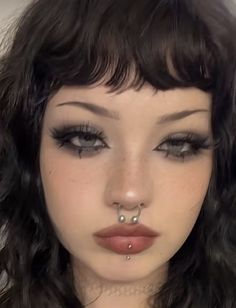 Slightly Emo Makeup, Grunge Gothic Makeup, Grunge Makeup Full Face, Makeup Ideas Goth Soft, Alt Natural Makeup, Soft Goth Aesthetic Makeup, Alt Summer Makeup, Goth Makeup Looks For School, Low Key Goth Makeup